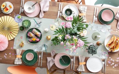 Servies in trendy kleuren een feest op tafel